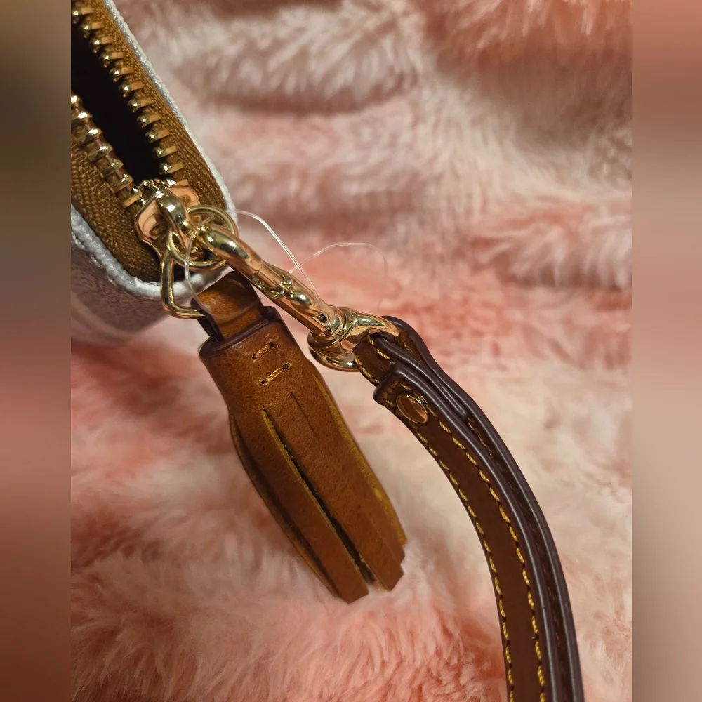 BNWT Dooney & Bourke WHITE/GRAY Plaid Zip-Around Wallet/WRISTLET - Picture 5 of 7